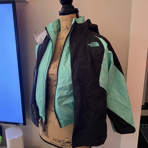 Elegant and functional moving basket approximately 12”x 12” with a removable top - Picture 9 of 10